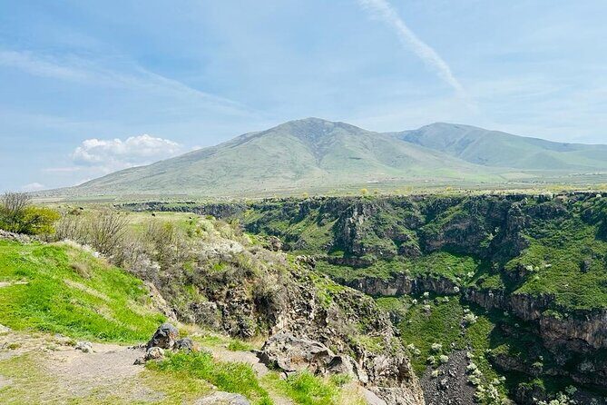 Mount Aragats,Amberd Fortress,Alphabet Monument, Saghmosavank - Driver-guide energy: what helps the day click