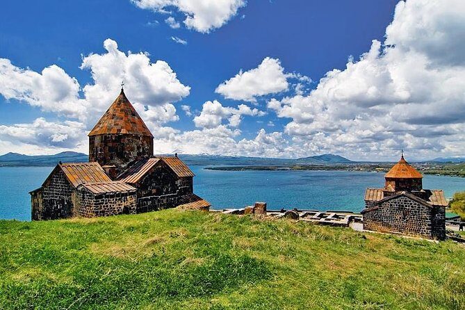 Transfer from Yerevan to Tbilisi with 2 sightseeing stops - Smart Tips for a Smooth Border Day